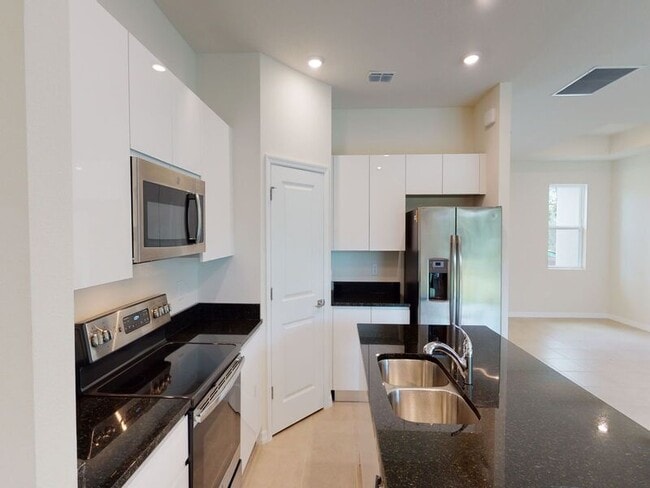 Photo - 351 San Filippo Dr SE