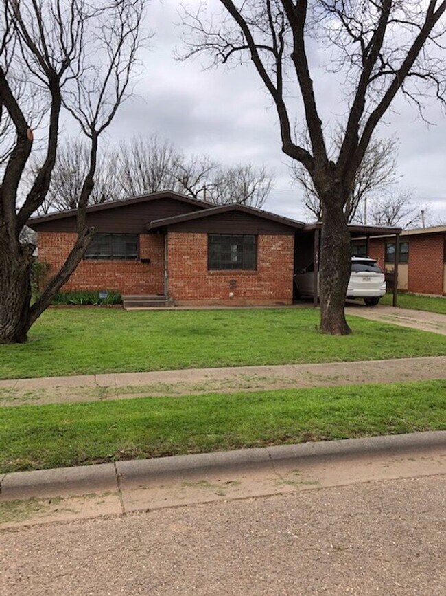 Building Photo - 1618 Briarwood St