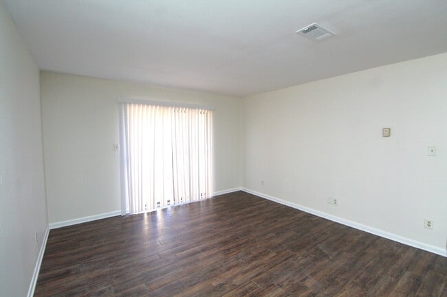 Photo - 2-Bedroom Apt. with Walk-In Closet & Private Deck Unit B