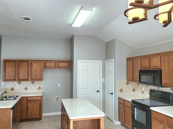 Photo - 3413 Newgate St