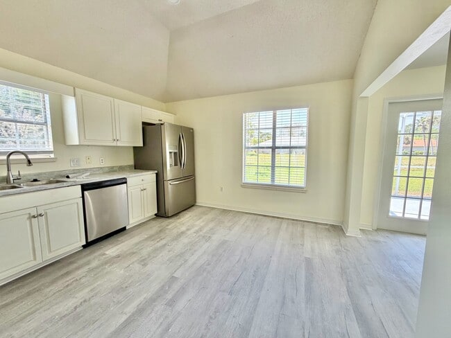 Photo - 437 S Shore Dr