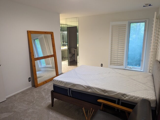 Primary bedroom - 3501 Octavia St