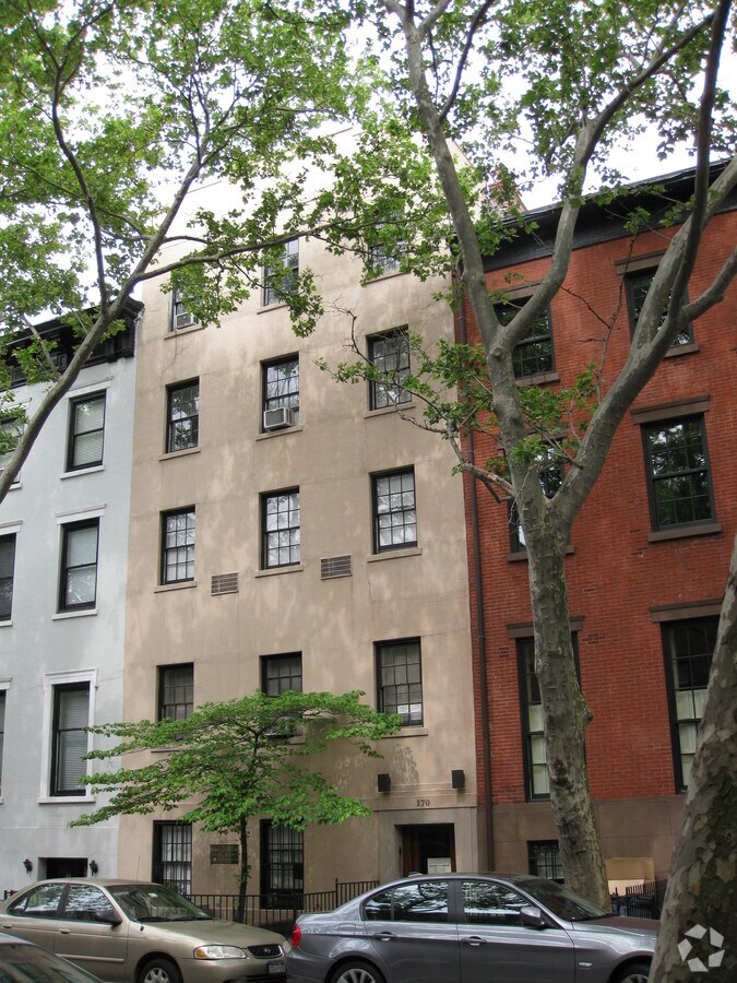 Photo - 170 Clinton St