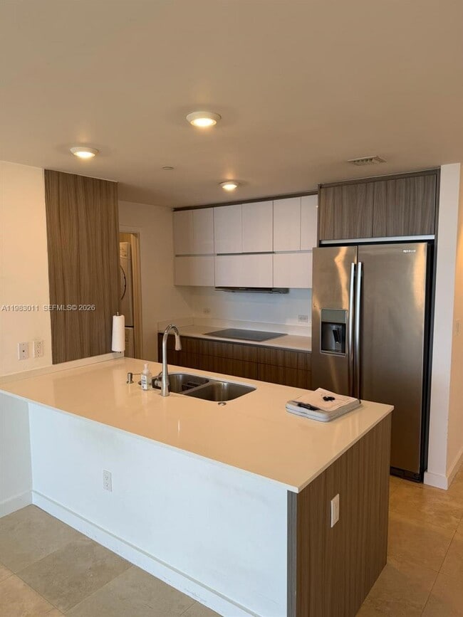 Building Photo - 600 NE 27th St Unit 902