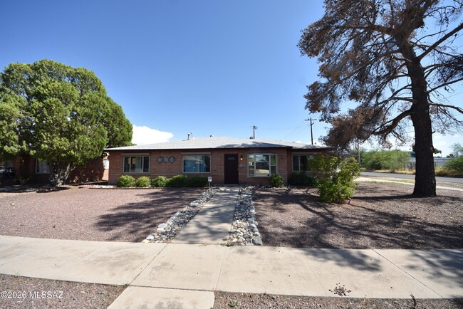 Building Photo - 6502 E Cooper St