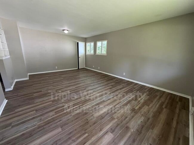 Photo - 1654 Mowbry Ln