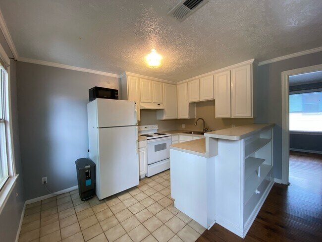 Kitchen/breakfast area - 1412 Michigan St Unidad 2