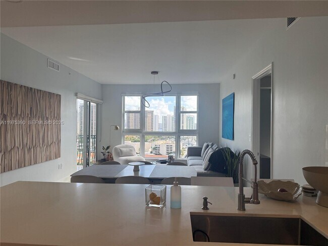 20000 E Country Club Dr Unit PH09