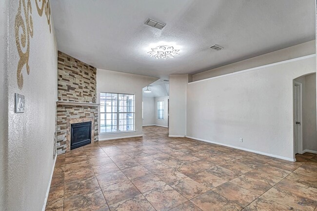 Photo - 6915 Robbie Rd