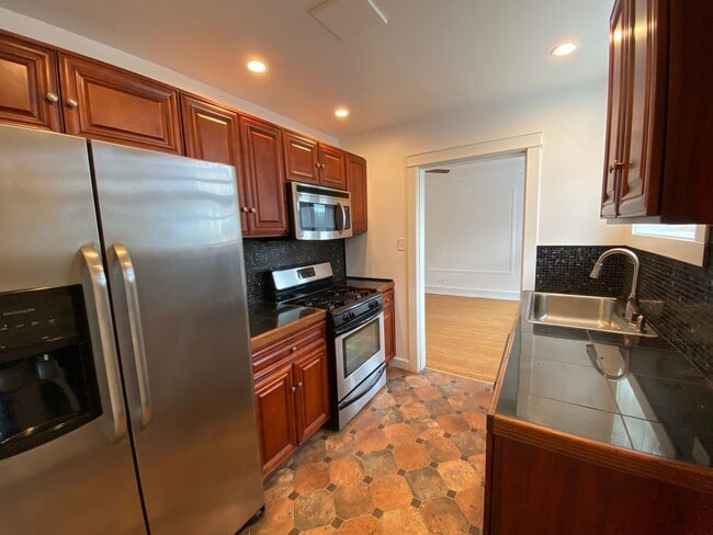 Photo - 6305 N Washtenaw Ave Apartments Unit 1