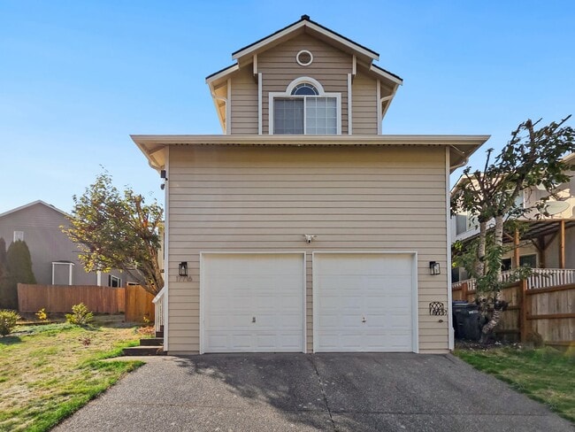 Building Photo - Updated 4-Bed Home Near Future Light Rail ...
