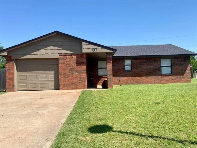 Building Photo - 137 Elmwood Ave