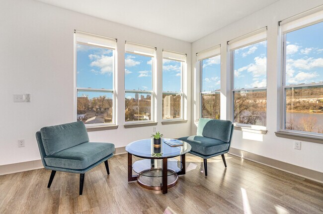 Photo - 284 Manhattan Blvd Unit 1