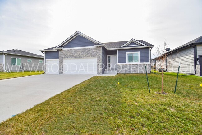 Clive 4 BR Ranch with a Finished lower level. - Clive 4 BR Ranch with a Finished lower level. House