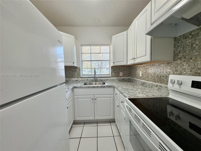 Photo - 4140 Woodside Dr Unit 107