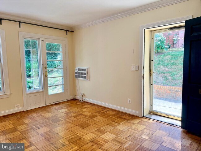 Photo - 1628 Ripon Pl