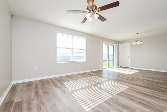Photo - 11702 MIracle Mile Dr