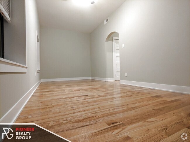 Building Photo - 635 W Oakdale Ave Unit #641-1 Rental