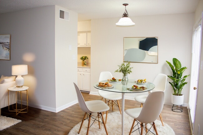 Dining Room - Ivy Green at the Shoals