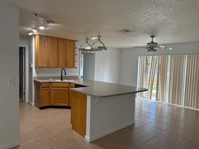 Photo - 1907 E Chapel Dr