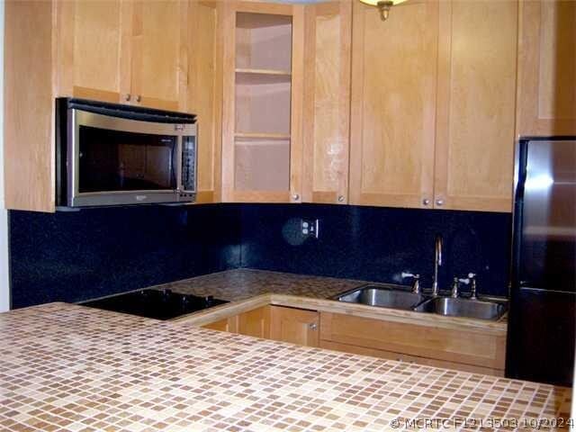 Building Photo - 1600 NE 114th St Unit 211