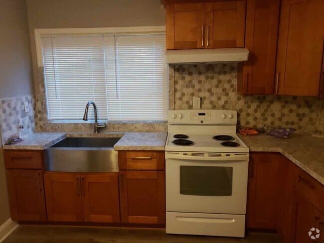 Building Photo - 17 Medford Ct Rental