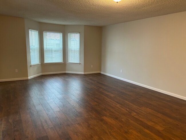 Photo - 149 Tulip Ln