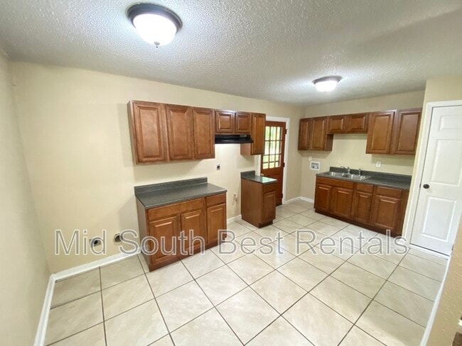 Photo - 4592 Sunnybrook St