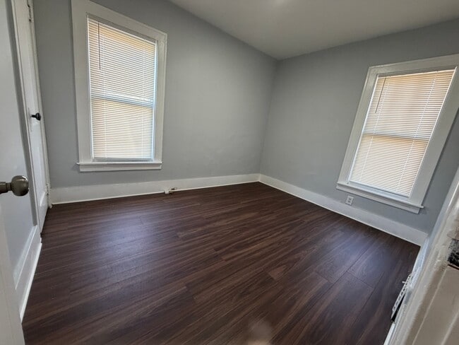 Photo - 107 N Sanford St