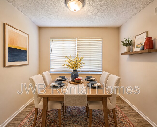 Photo - 1612 Alfen St