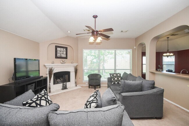 Photo - 5823 Knollwood Tr