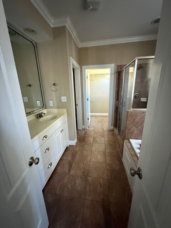 Photo - 3733 Savannah Way