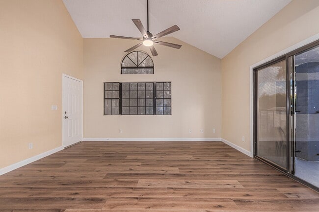 Photo - Ready for IMMEDIATE MOVE IN! Unidad #240