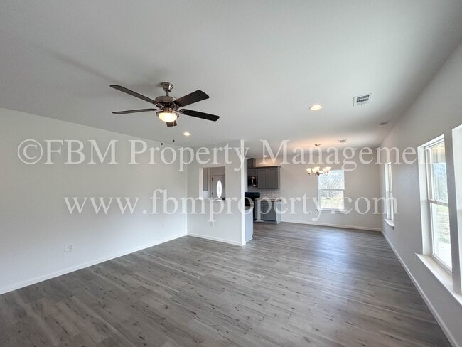 Photo - 21 SW County Rd