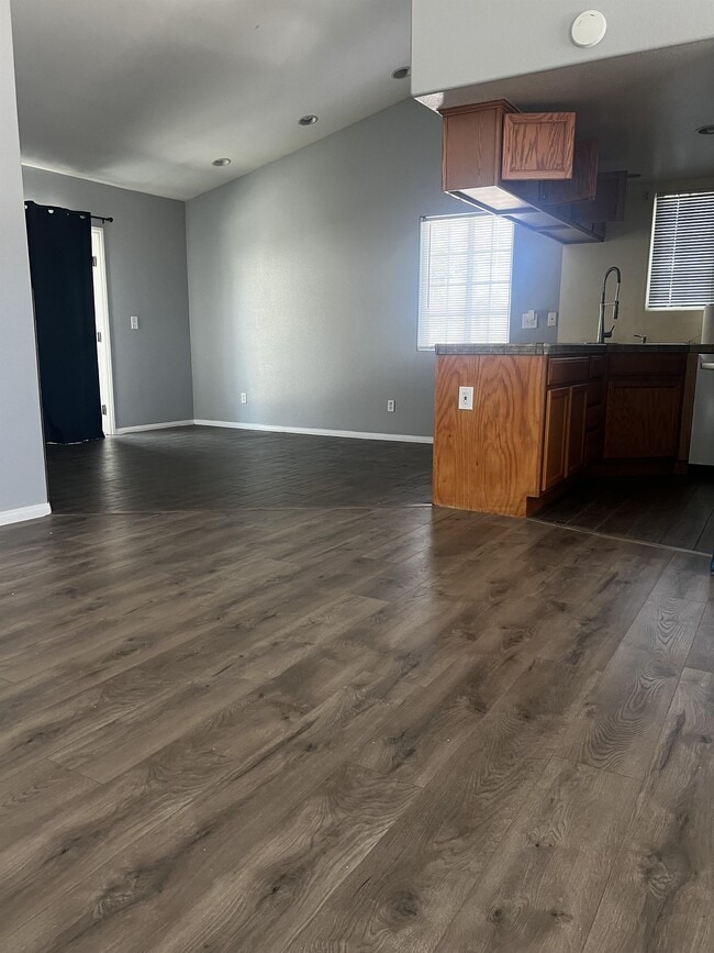 Photo - 44329 Sancroft Ave