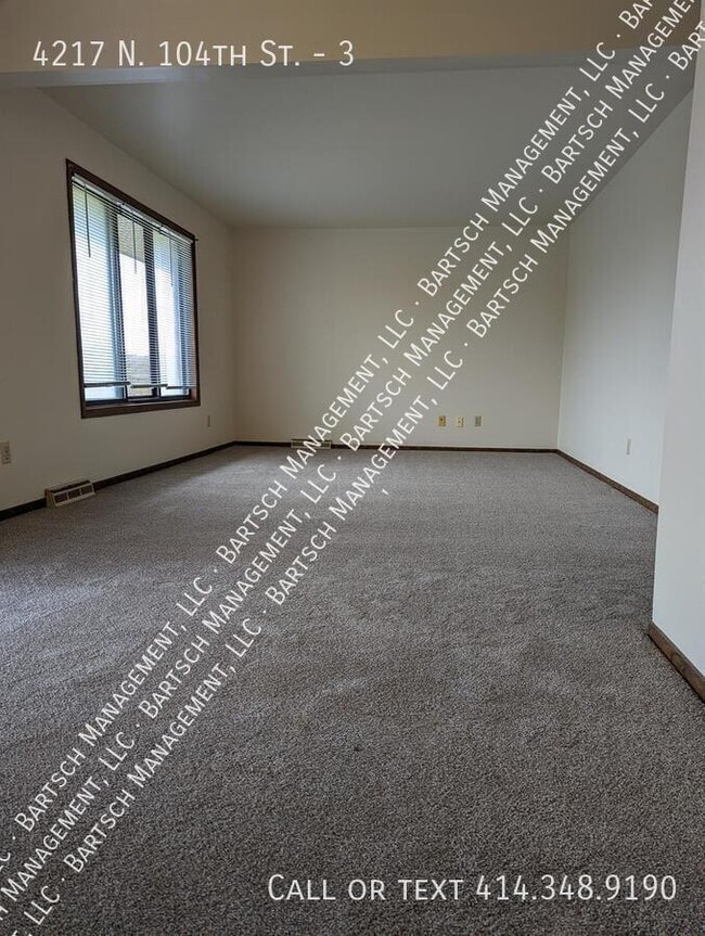 Photo - 4217 N 104th St Unidad 3