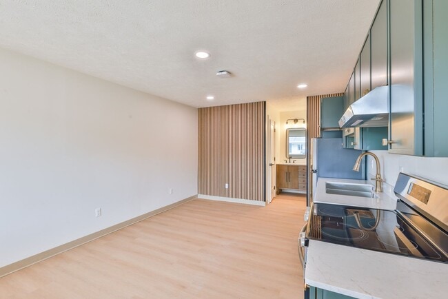 Photo - 551 Elm St Unit 4