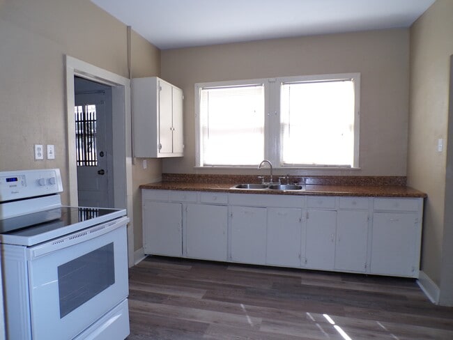 Photo - 952 7th St SW