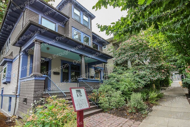Historic Hazel Hall Poetry Park Home - Historic Hazel Hall Poetry Park Home