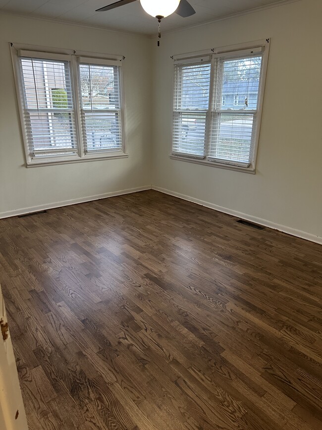 Photo - 615 Barton St