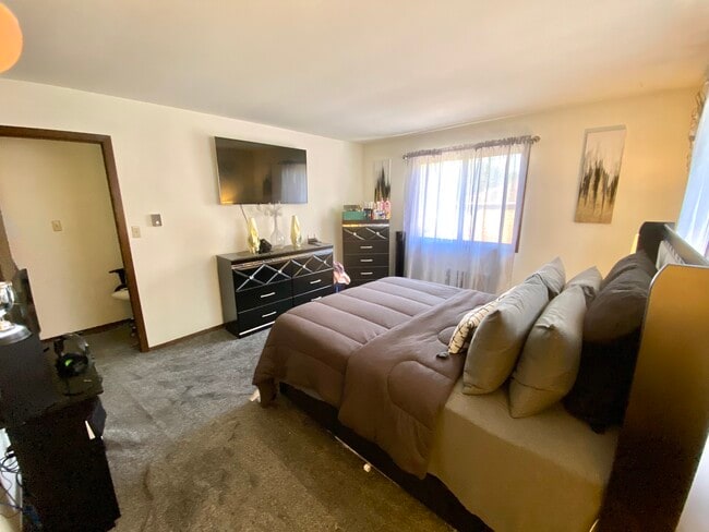 Photo - 3270 S 49th St