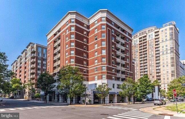 Building Photo - 880 N Pollard St Unit 702 Rental