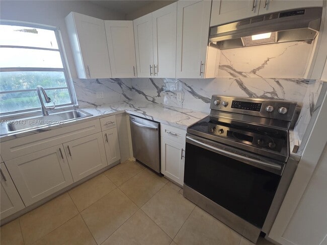 Photo - 2025 NE 164th St Unit 309