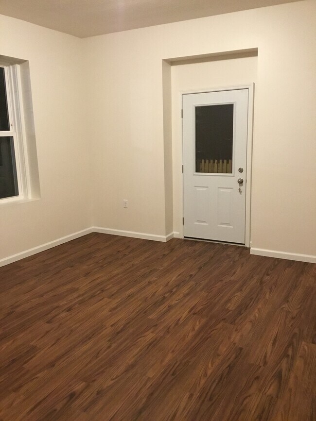 Photo - 3301 Iowa St