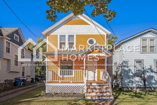 Photo - 718 Oak St House