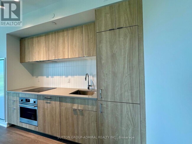 Photo - 1660 Bloor St W Unit 803