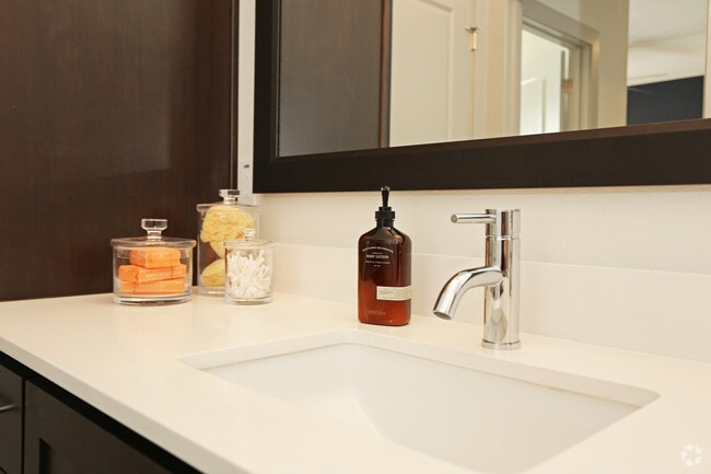 2BR, 2BA - 1116 SF