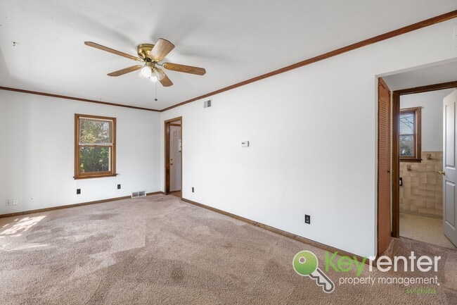 Photo - Cute 3 bedroom house near shopping, restaurants, and easy highway access!