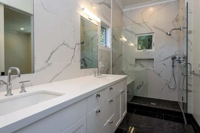 Photo - 515 Webster St