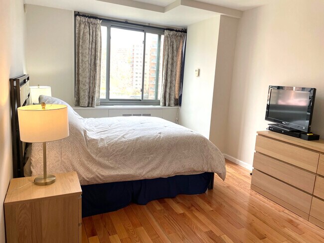 Photo - 4200 Cathedral Ave NW Unit 902